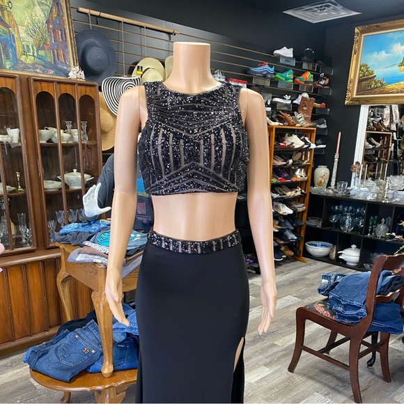 Black two piece gown - Picture 1 of 4